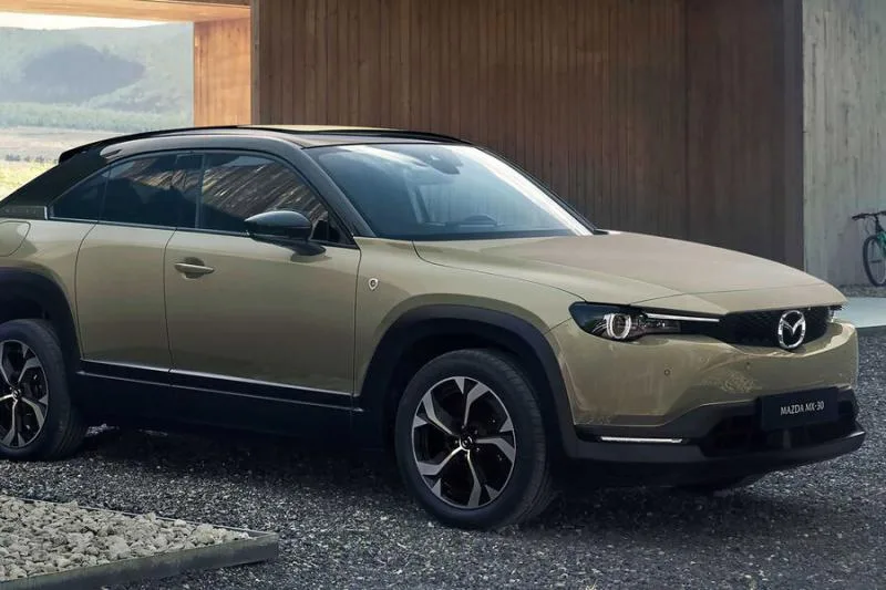 Mazda-ն տասը տարվա դադարից հետո ցուցադրել է պտտվող շարժիչով մեքենա