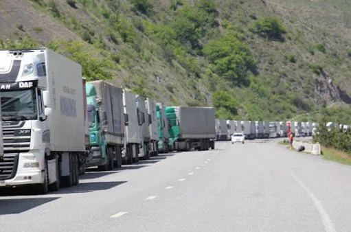 Վերին Լարսում ավելի քան 1000 հայկական բեռնատար է սպասում  երթևեկության բացմանը
