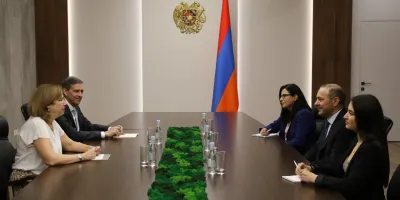 Ապաշրջափակումը տեղի է ունենալու երկրների տարածքային ամբողջականության, ինքնիշխանության և փոխադարձության սկզբունքների լիակատար հարգման շրջանակում. Գրիգորյան