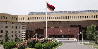 Մոտոցիկլիստի ու բանակային դիրքի զինծառայողների մասնակցությամբ տարածված տեսանյութի կապակցությամբ նշանակվել է ծառայողական քննություն. ՊՆ