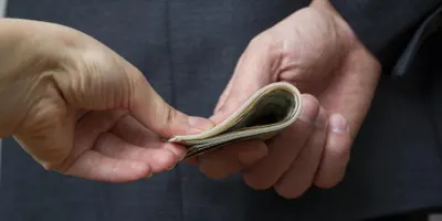 Ջերմուկում վարորդը փորձել է 20 հազար դրամ կաշառք տալ պարեկին