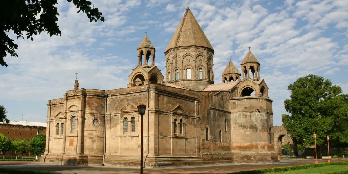 Երկրպագության համար դուրս կբերվեն Սուրբ Էջմիածնի սրբազան մասունքներ