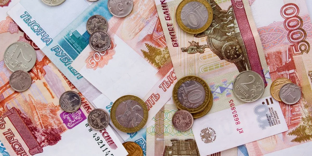 Օդանավակայանում հայտնաբերվել են մաքսային հսկողությունից դուրս բերվող 30 բջջային հեռախոս և 14 միլիոն ռուսական ռուբլի