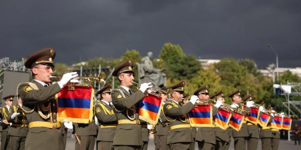 ԶՈՒ-ն երաժիշտ և պարող մասնագետ զորակոչիկներով համալրելու նպատակով ՊՆ-ն հայտարարում է լսումներ և դիտումներ