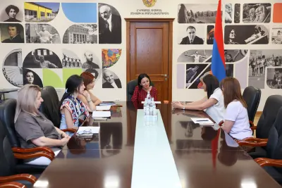 ԿԳՄՍ նախարարը հանդիպել է ուսուցիչների հետ