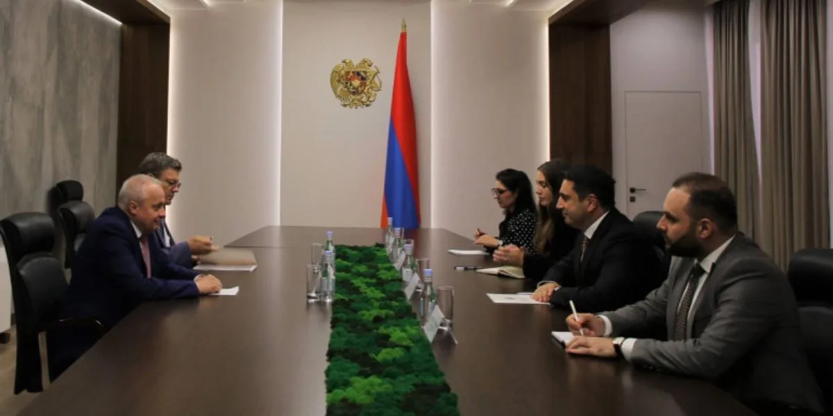 ԱԽ քարտուղարն ու ՌԴ դեսպանը քննարկել են Հայաստան-Ռուսաստան երկկողմ օրակարգին վերաբերելի հարցերի լայն շրջանակ