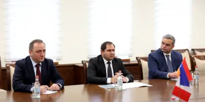 ՊՆ նախարարն ընդունել է Ֆրանսիայի դեսպանին