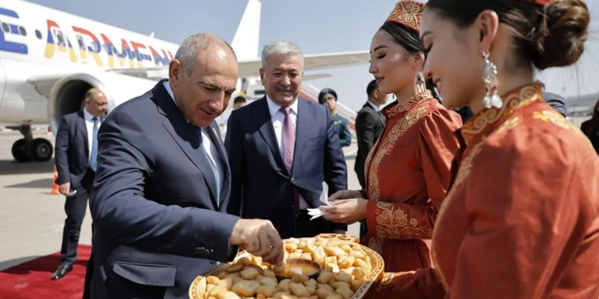 Նիկոլ Փաշինյանը ժամանել է Ղրղզստան (տեսանյութ)