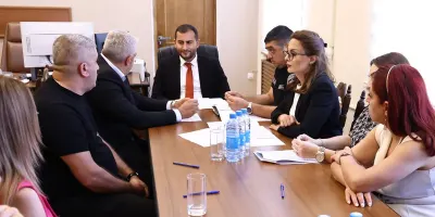 Երկու ոստիկան ազատվել է աշխատանքից, ևս մեկը «խիստ նկատողություն» է ստացել (տեսանյութ)