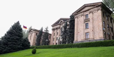 ԱԺ-ն առաջին ընթերցմամբ ընդունեց Հանրային ծառայողի օր սահմանելու մասին նախագիծը